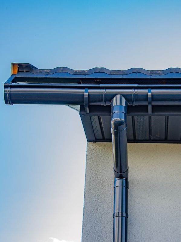 Installation gouttières chéneaux zinc